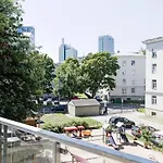 Central Apartments, Quiet With Free Parking And Ac.