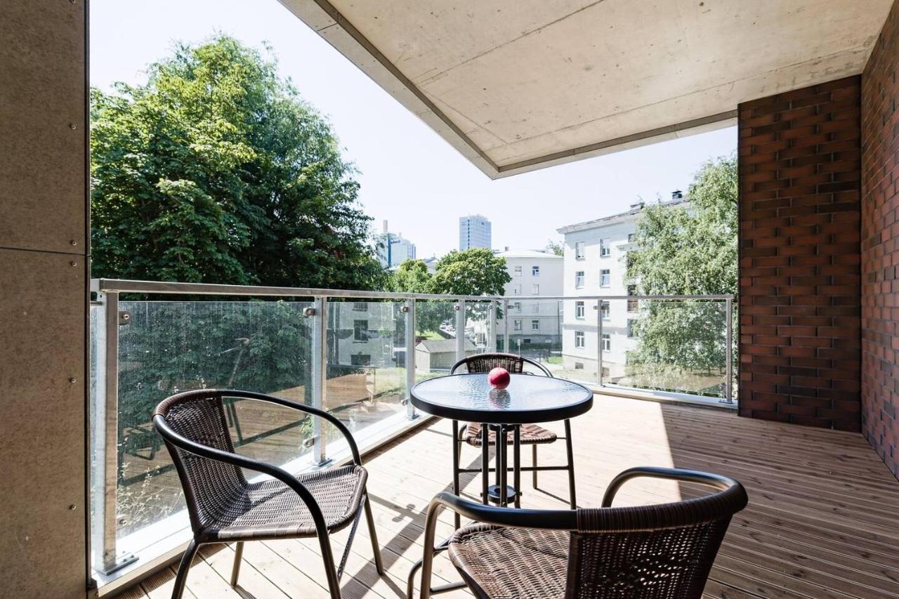 Apartments, Quiet With Free Parking And Ac. *