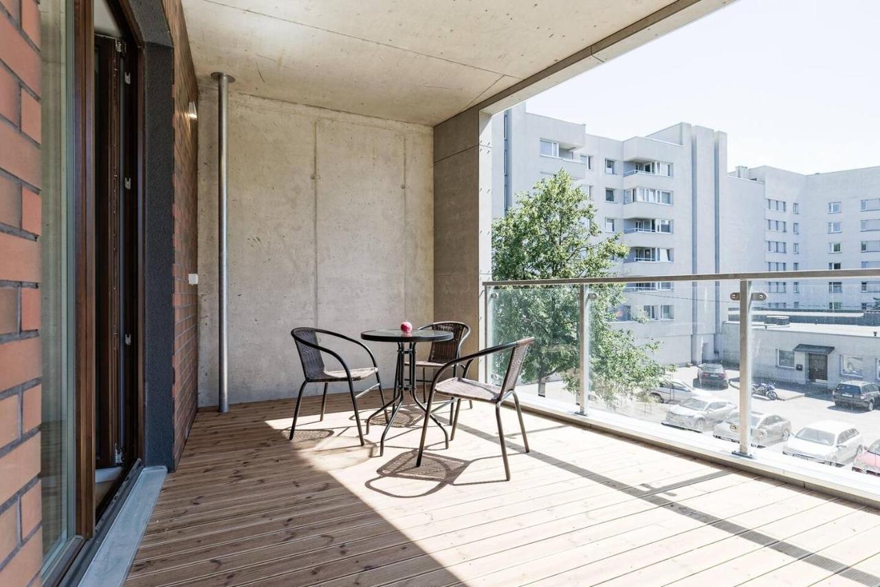 Apartments, Quiet With Free Parking And Ac. *