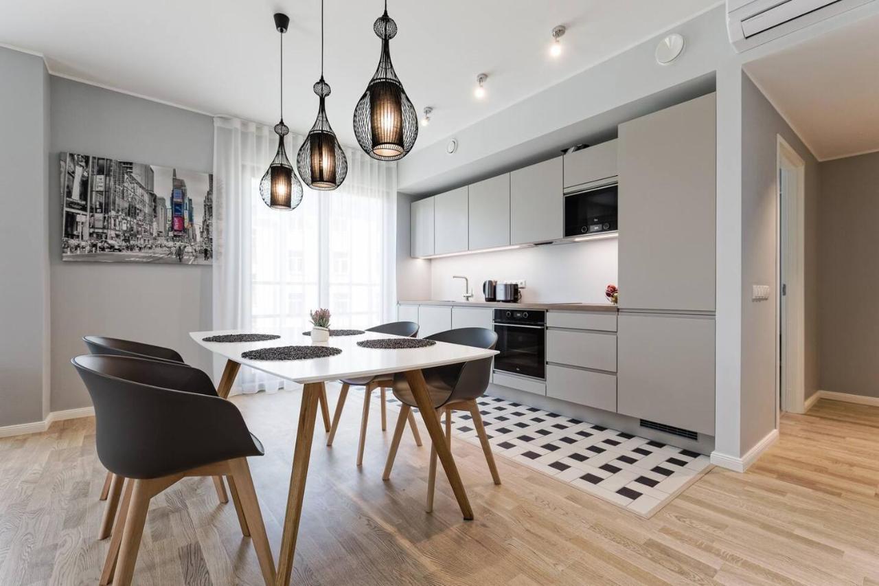 Apartments, Quiet With Free Parking And Ac. *
