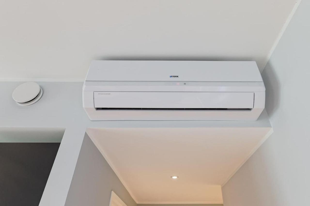 Apartments, Quiet With Free Parking And Ac.