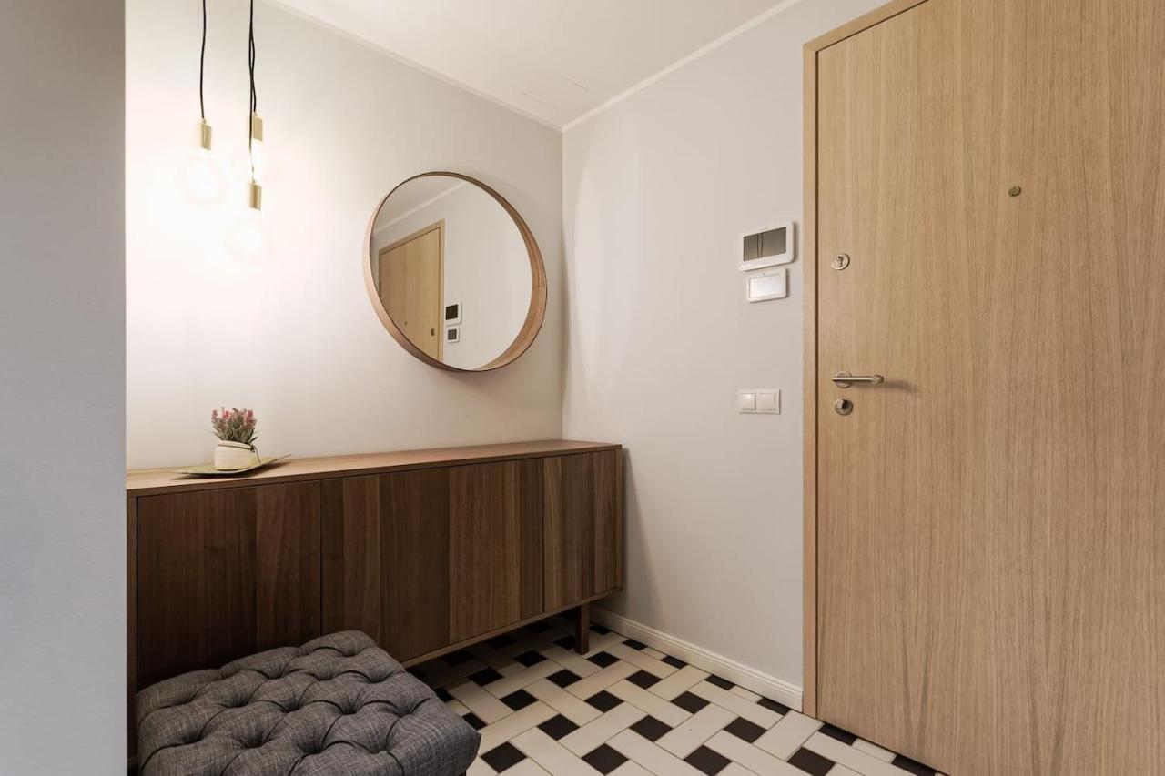 Apartments, Quiet With Free Parking And Ac.