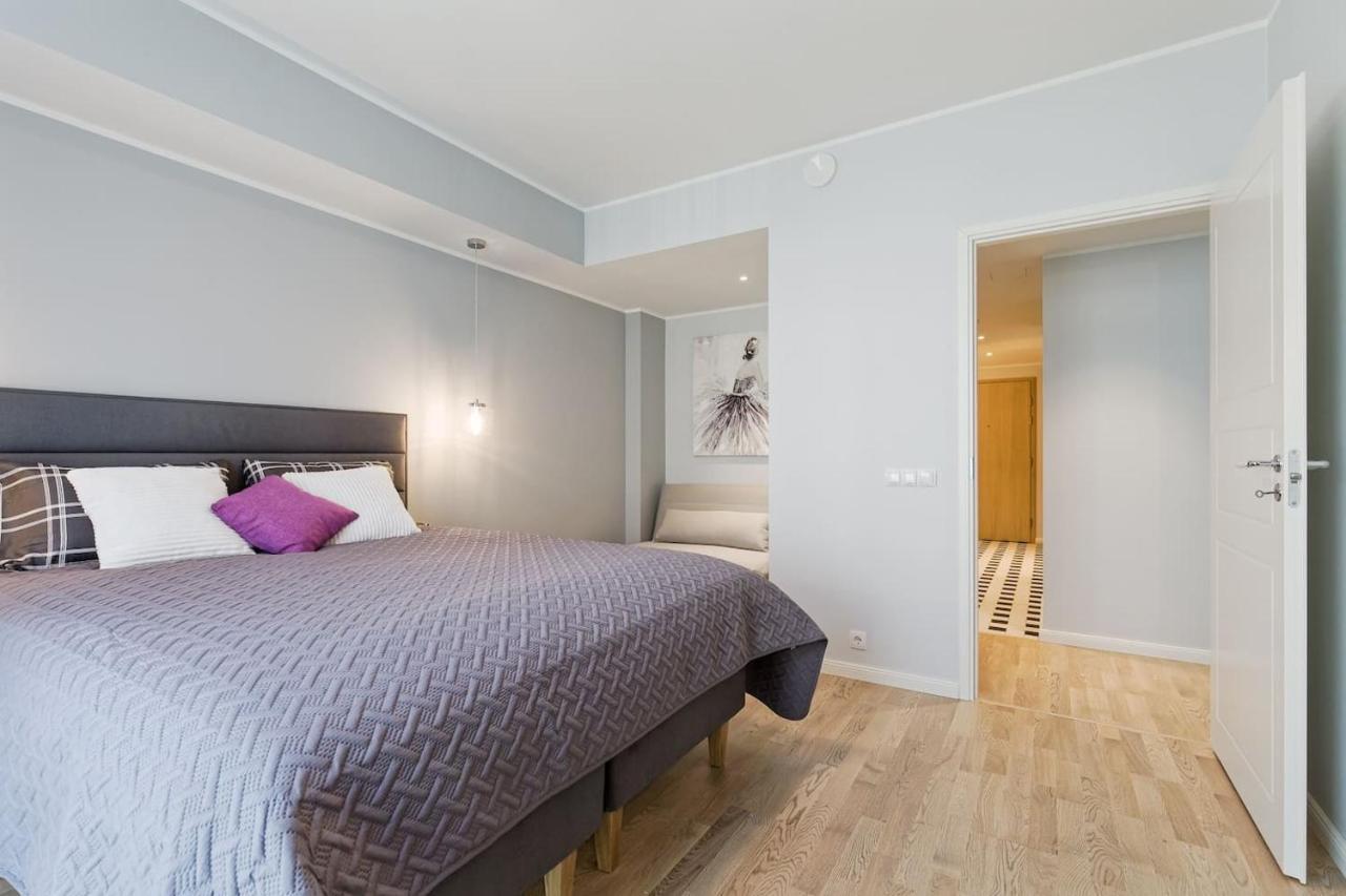 Apartments, Quiet With Free Parking And Ac.